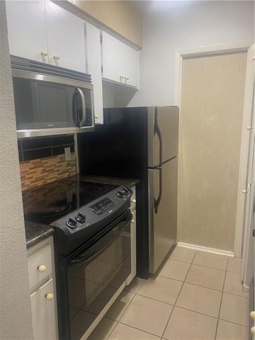 612 Park Place PL 303, Austin, TX 78705