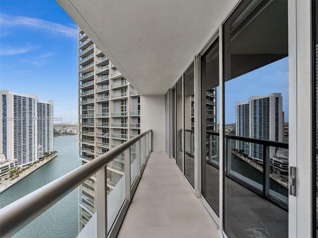 475 Brickell Ave 2715, Miami, FL 33131