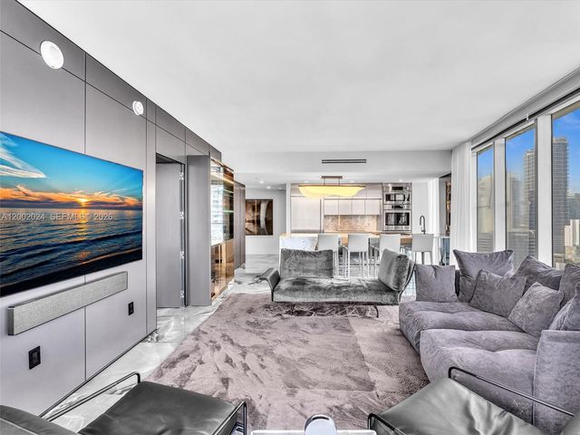 475 Brickell Ave 2715, Miami, FL 33131