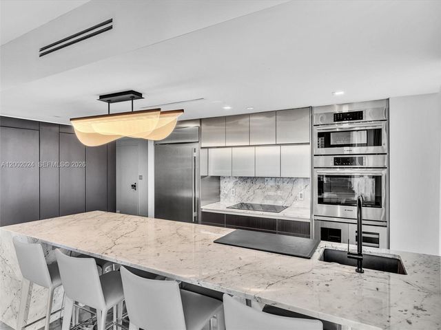 475 Brickell Ave 2715, Miami, FL 33131