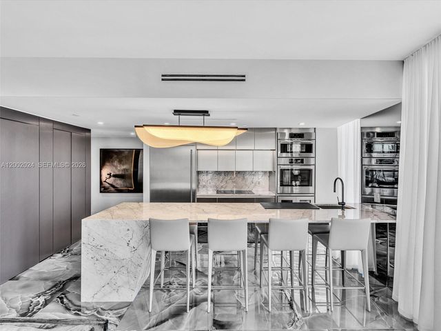 475 Brickell Ave 2715, Miami, FL 33131