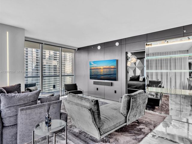 475 Brickell Ave 2715, Miami, FL 33131