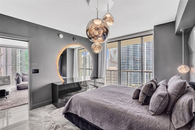 475 Brickell Ave 2715, Miami, FL 33131