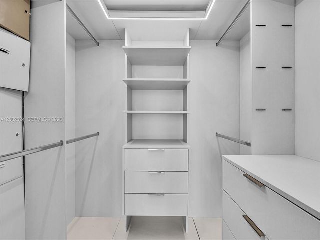 475 Brickell Ave 2715, Miami, FL 33131