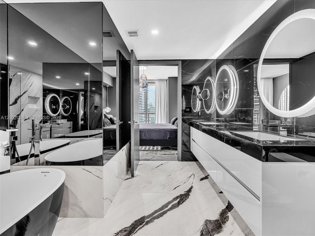 475 Brickell Ave 2715, Miami, FL 33131