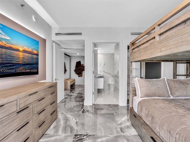 475 Brickell Ave 2715, Miami, FL 33131