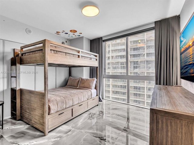 475 Brickell Ave 2715, Miami, FL 33131