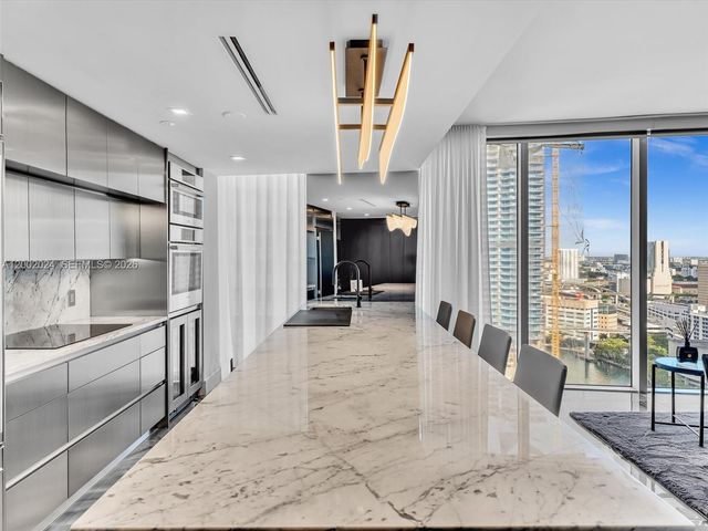 475 Brickell Ave 2715, Miami, FL 33131