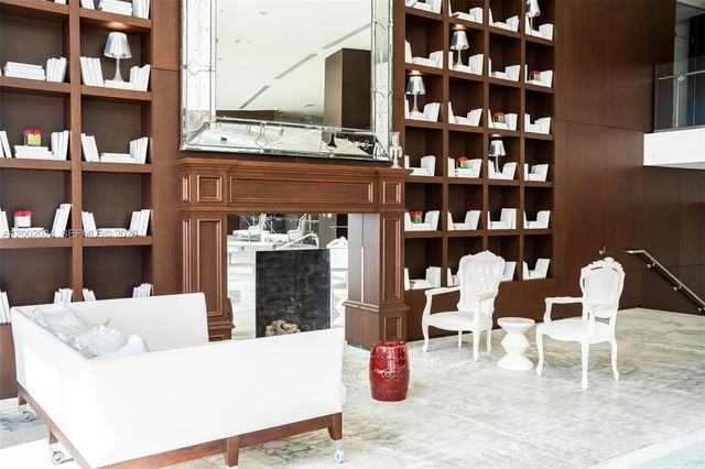 475 Brickell Ave 2715, Miami, FL 33131