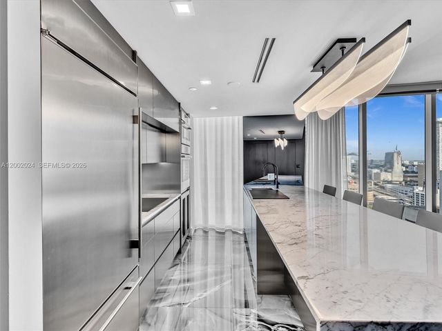 475 Brickell Ave 2715, Miami, FL 33131