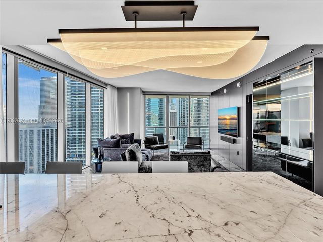 475 Brickell Ave 2715, Miami, FL 33131