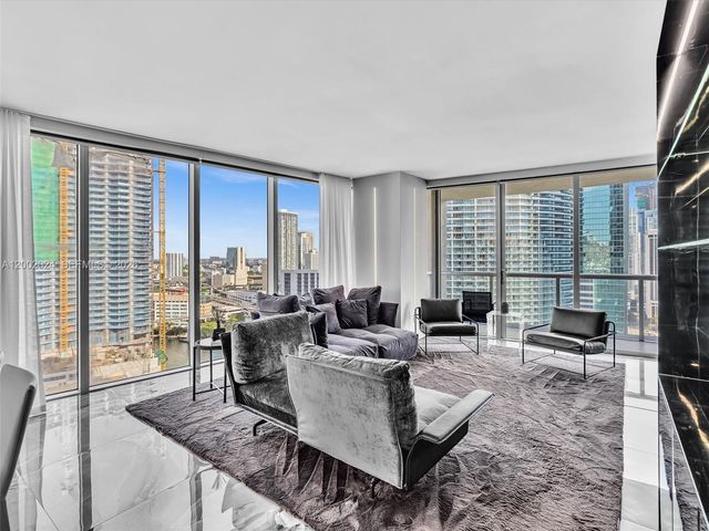 475 Brickell Ave 2715, Miami, FL 33131