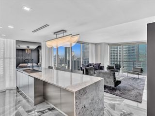 475 Brickell Ave 2715, Miami, FL 33131
