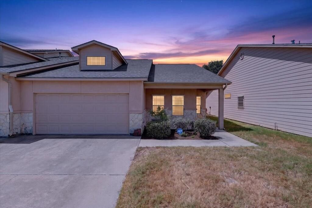 18 Olde Towne Hwy, Rockport, TX 78382 — exterior