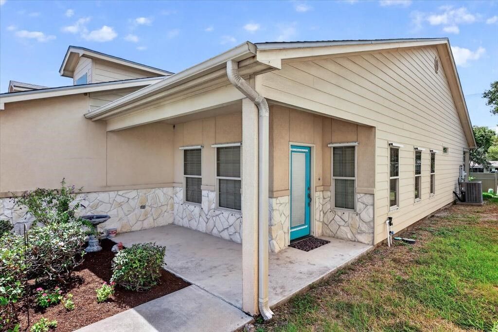 18 Olde Towne Hwy, Rockport, TX 78382 — photo 3