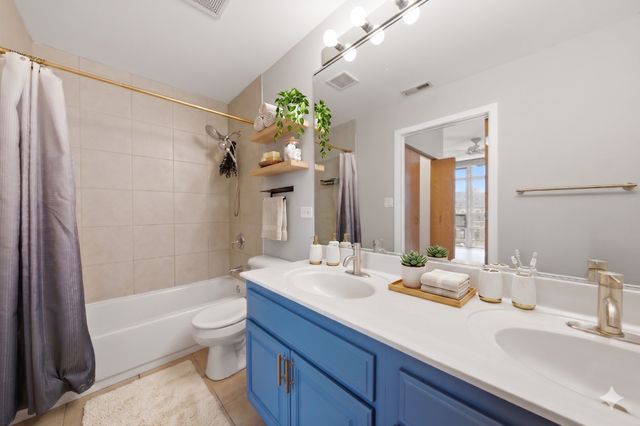 1610 W Fullerton Avenue 403, Chicago, IL 60614