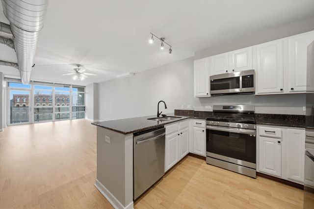 1610 W Fullerton Avenue 403, Chicago, IL 60614