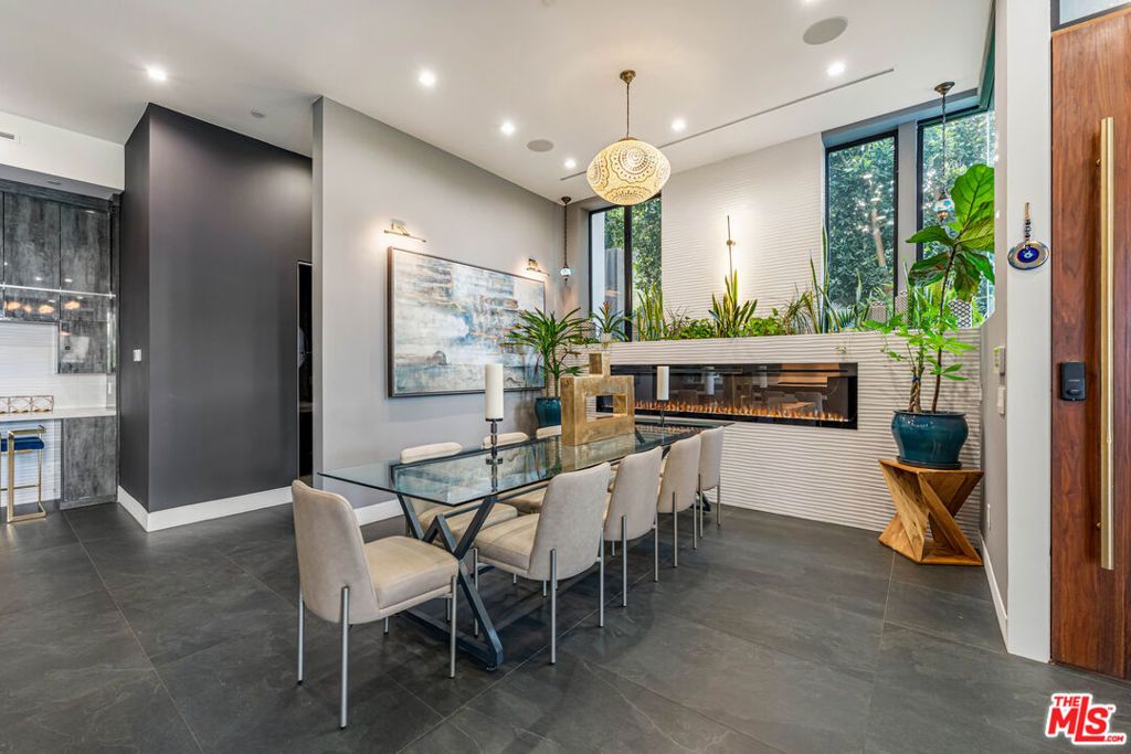 Image 10 of property listing at 3712 Broadlawn Drive, Los Angeles, CA 90068