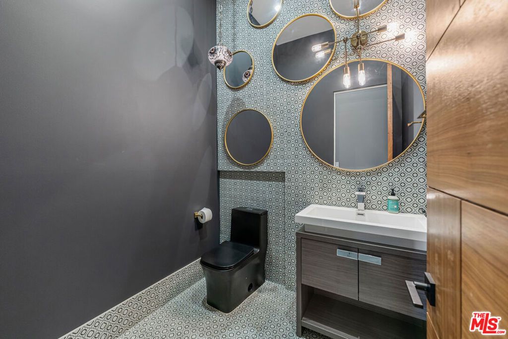 Image 11 of property listing at 3712 Broadlawn Drive, Los Angeles, CA 90068