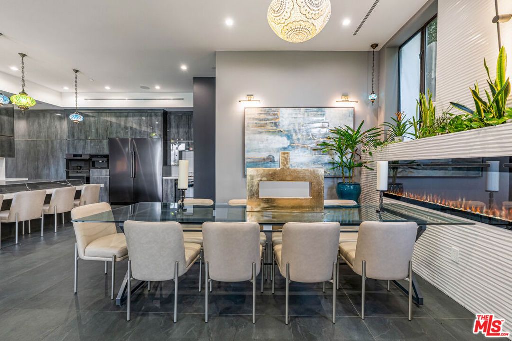 Image 12 of property listing at 3712 Broadlawn Drive, Los Angeles, CA 90068