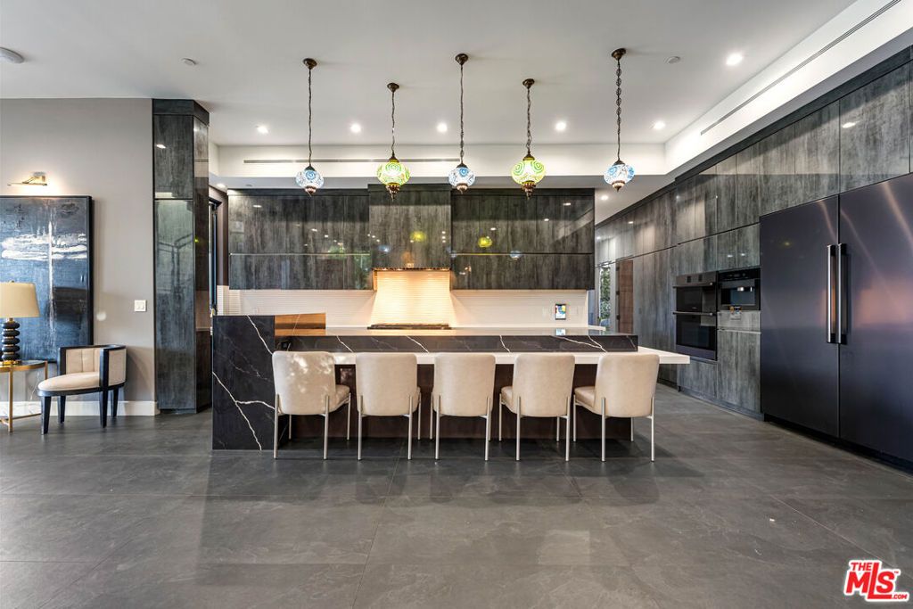 Image 14 of property listing at 3712 Broadlawn Drive, Los Angeles, CA 90068