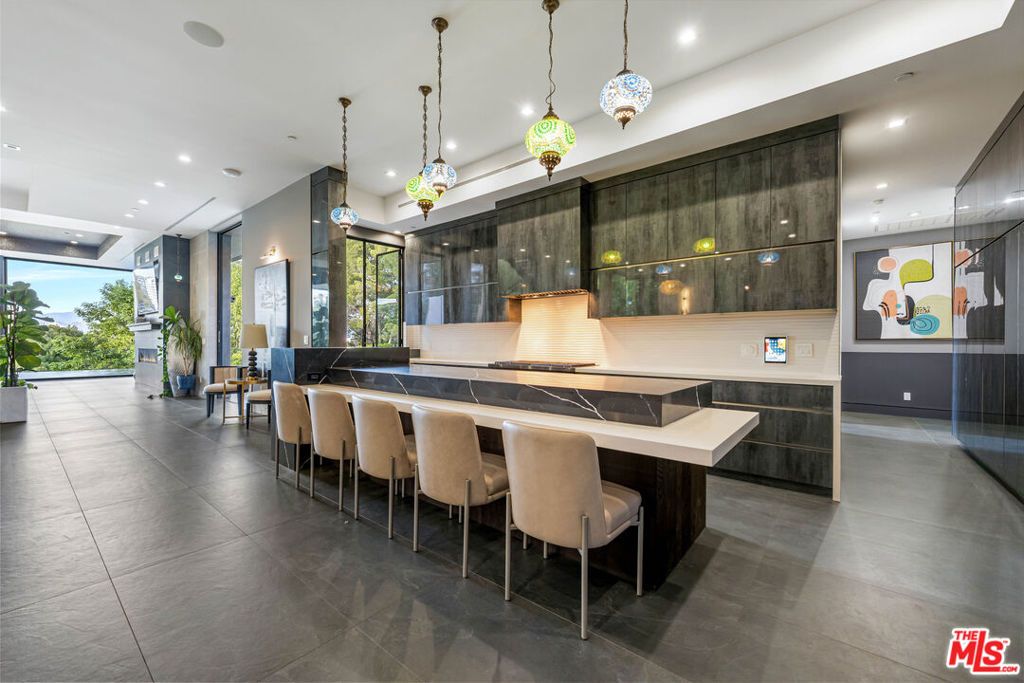 Image 15 of property listing at 3712 Broadlawn Drive, Los Angeles, CA 90068