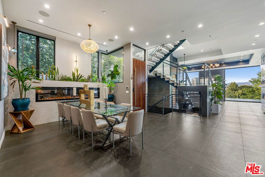 Image 16 of property listing at 3712 Broadlawn Drive, Los Angeles, CA 90068