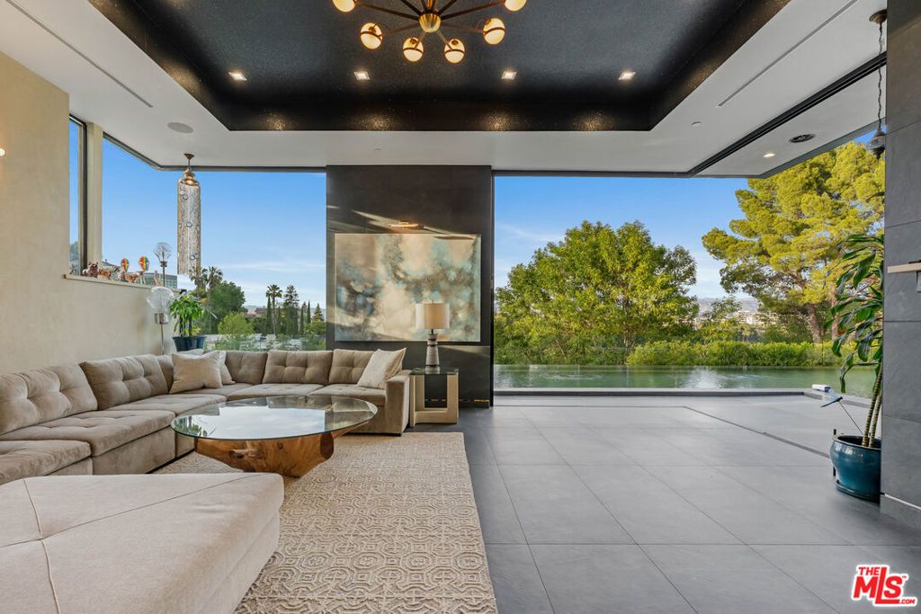 Image 17 of property listing at 3712 Broadlawn Drive, Los Angeles, CA 90068