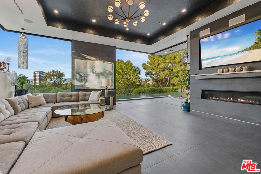 Image 19 of property listing at 3712 Broadlawn Drive, Los Angeles, CA 90068