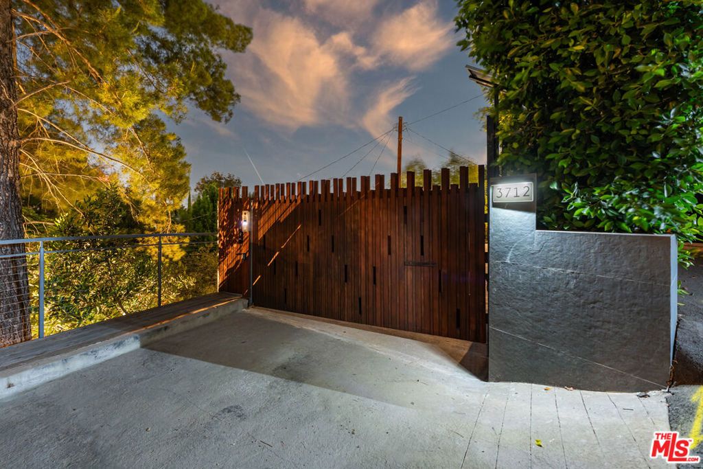 Image 2 of property listing at 3712 Broadlawn Drive, Los Angeles, CA 90068