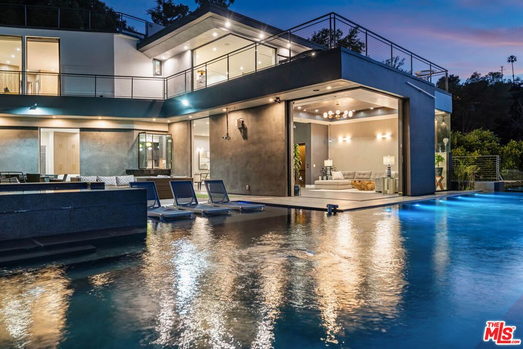 Image 21 of property listing at 3712 Broadlawn Drive, Los Angeles, CA 90068