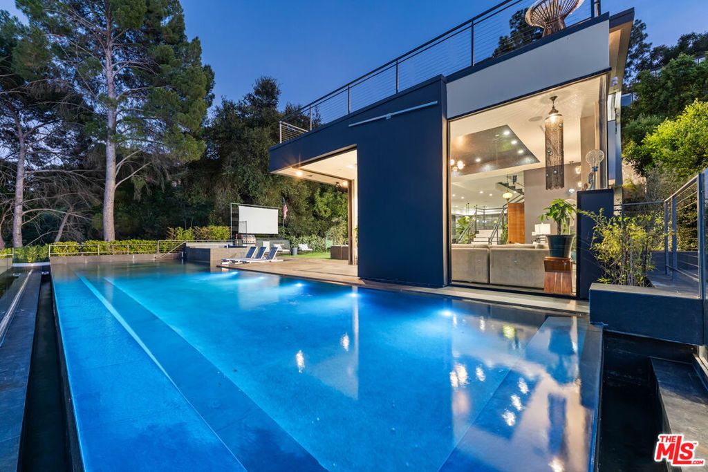 Image 22 of property listing at 3712 Broadlawn Drive, Los Angeles, CA 90068