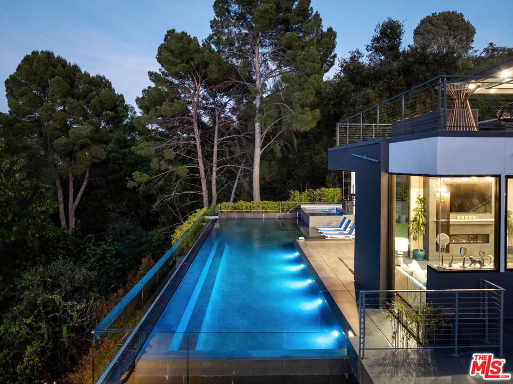 Image 23 of property listing at 3712 Broadlawn Drive, Los Angeles, CA 90068