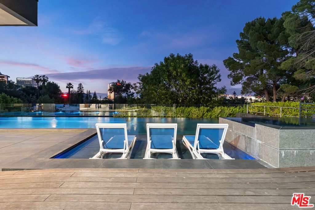 Image 24 of property listing at 3712 Broadlawn Drive, Los Angeles, CA 90068