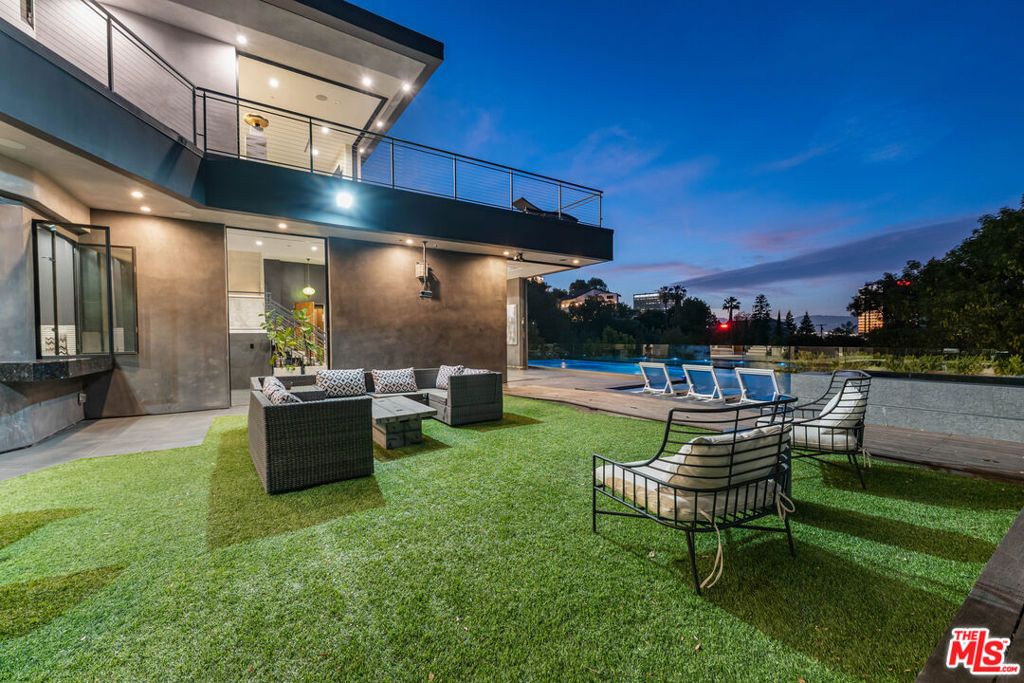 Image 26 of property listing at 3712 Broadlawn Drive, Los Angeles, CA 90068