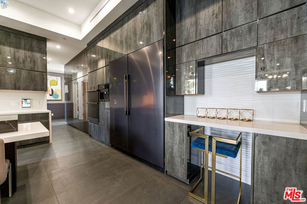 Image 27 of property listing at 3712 Broadlawn Drive, Los Angeles, CA 90068