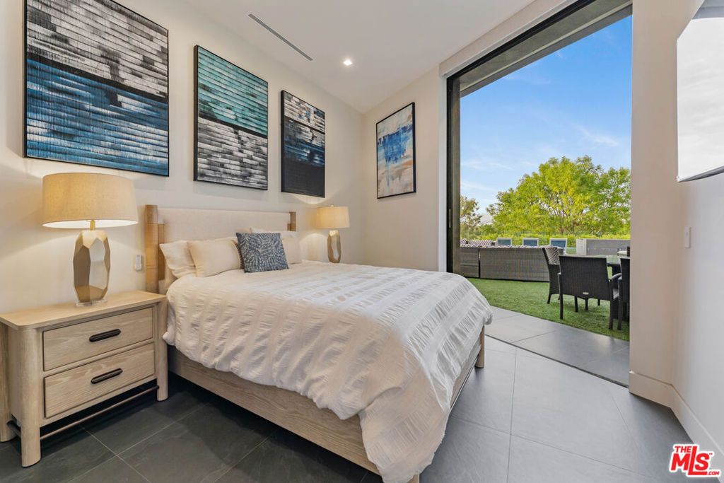 Image 28 of property listing at 3712 Broadlawn Drive, Los Angeles, CA 90068