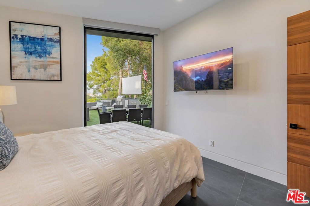 Image 29 of property listing at 3712 Broadlawn Drive, Los Angeles, CA 90068