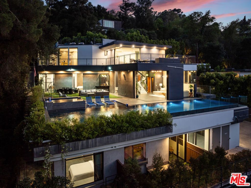 Image 3 of property listing at 3712 Broadlawn Drive, Los Angeles, CA 90068