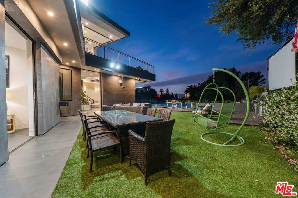 Image 30 of property listing at 3712 Broadlawn Drive, Los Angeles, CA 90068