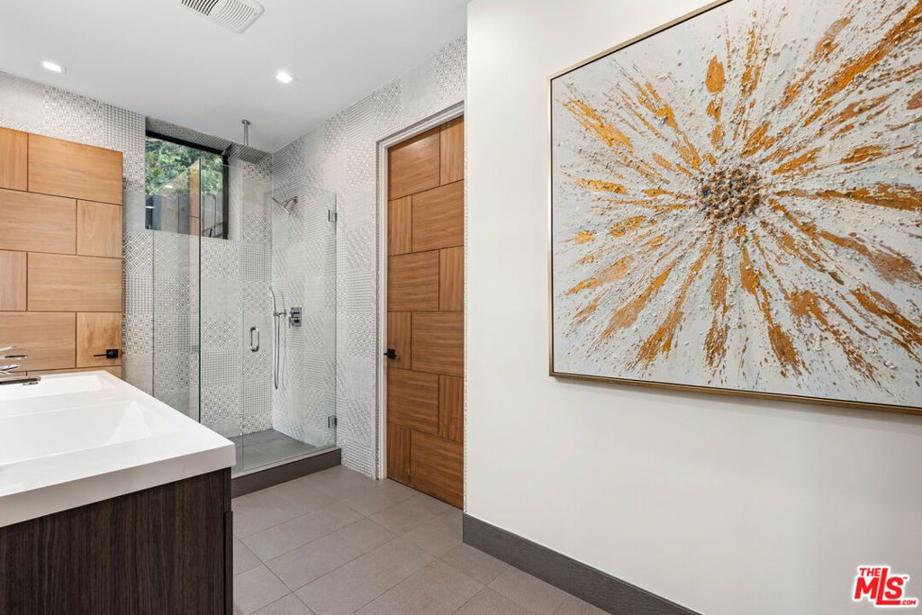 Image 32 of property listing at 3712 Broadlawn Drive, Los Angeles, CA 90068