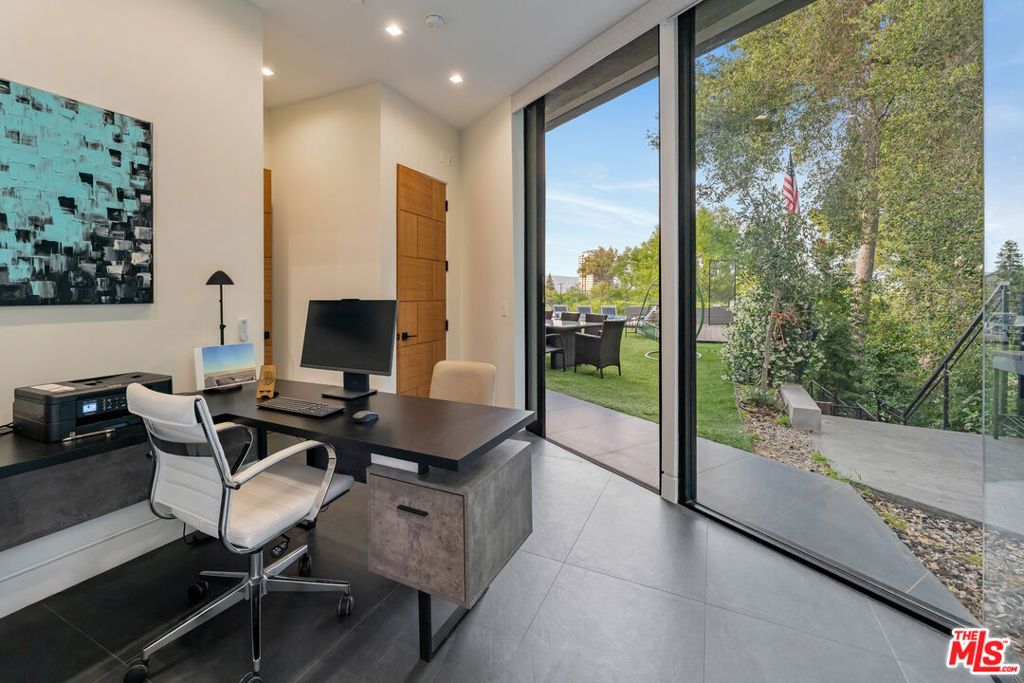 Image 33 of property listing at 3712 Broadlawn Drive, Los Angeles, CA 90068