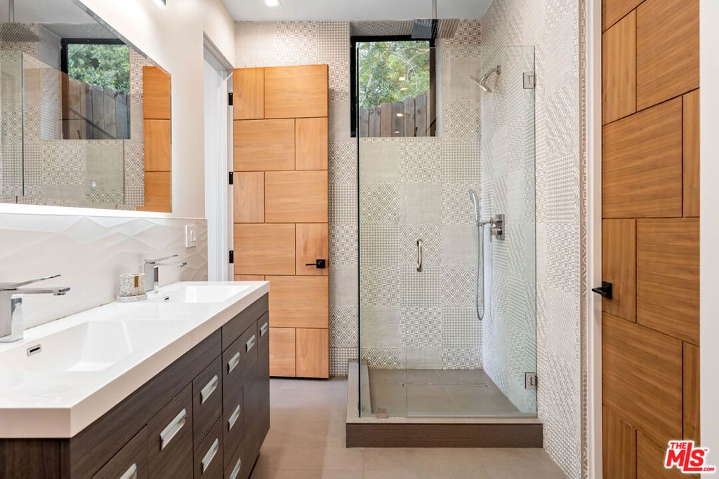 Image 35 of property listing at 3712 Broadlawn Drive, Los Angeles, CA 90068