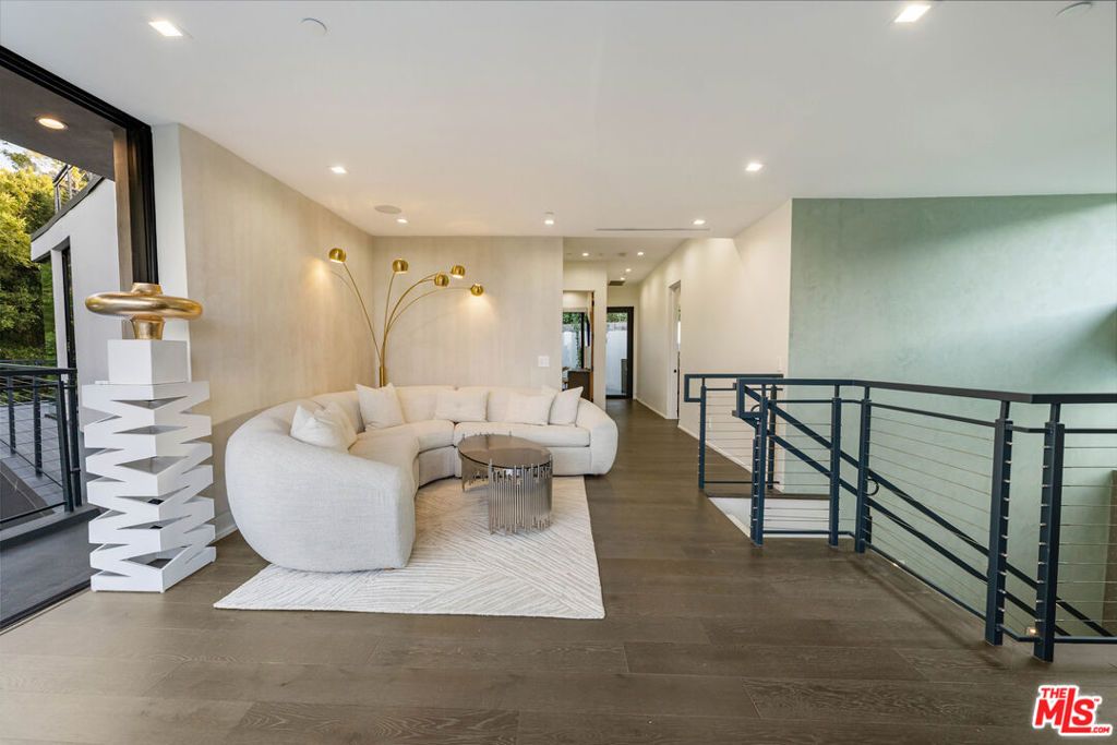 Image 36 of property listing at 3712 Broadlawn Drive, Los Angeles, CA 90068