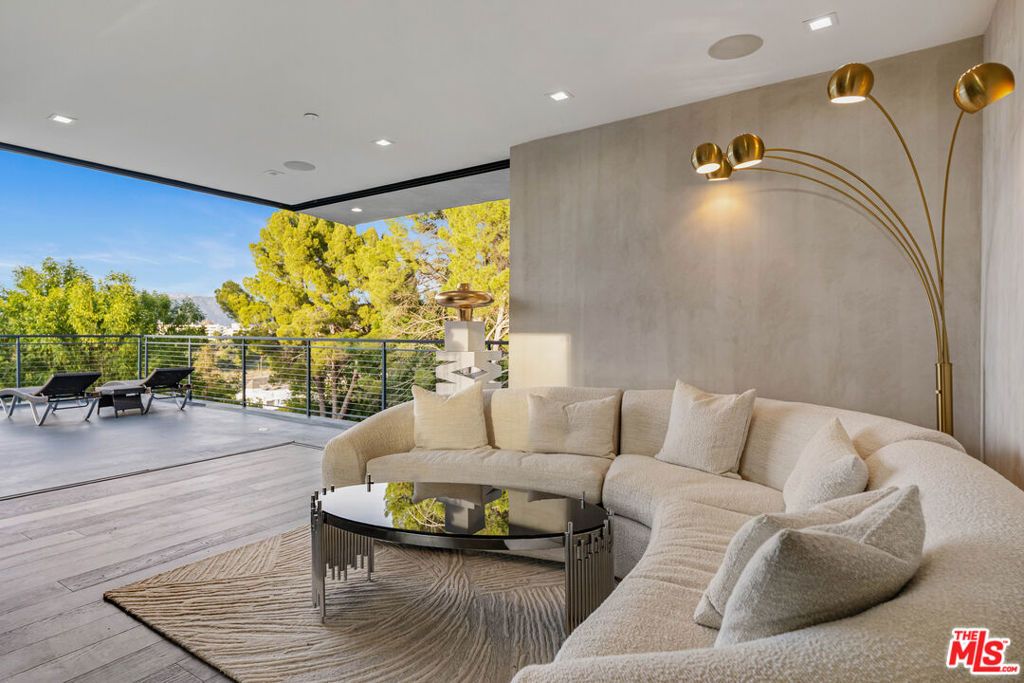 Image 37 of property listing at 3712 Broadlawn Drive, Los Angeles, CA 90068