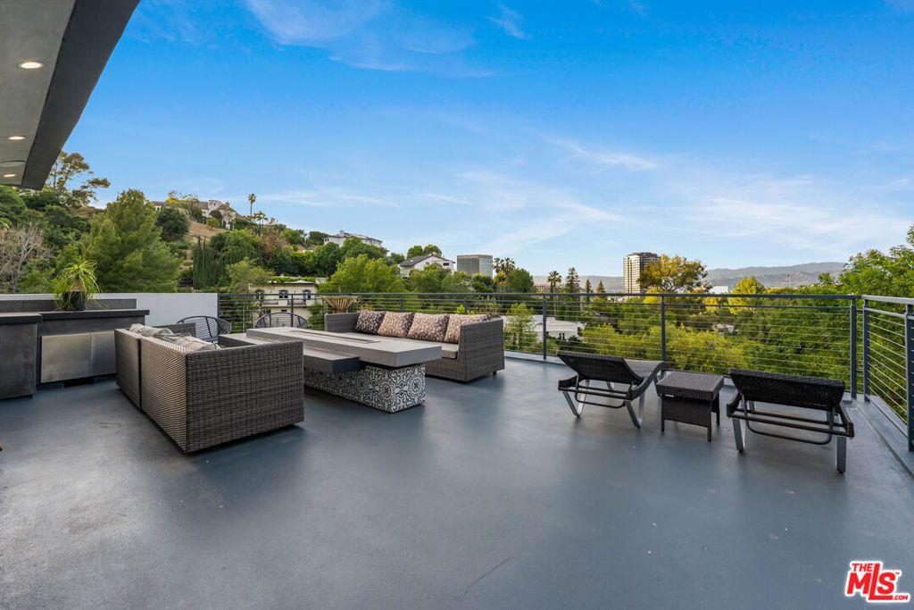 Image 38 of property listing at 3712 Broadlawn Drive, Los Angeles, CA 90068