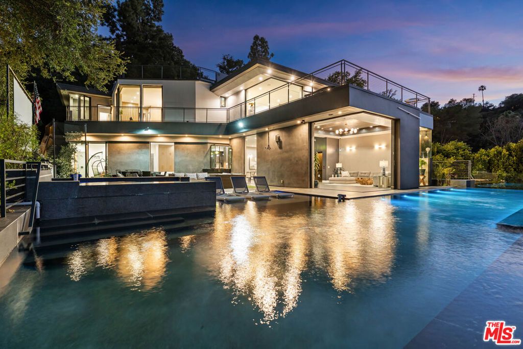 Image 4 of property listing at 3712 Broadlawn Drive, Los Angeles, CA 90068