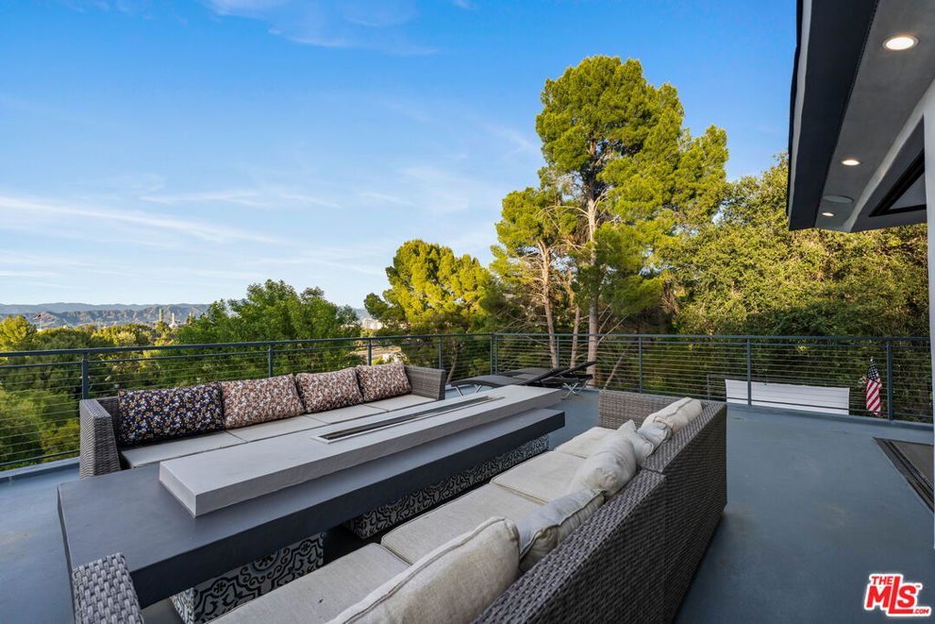 Image 40 of property listing at 3712 Broadlawn Drive, Los Angeles, CA 90068