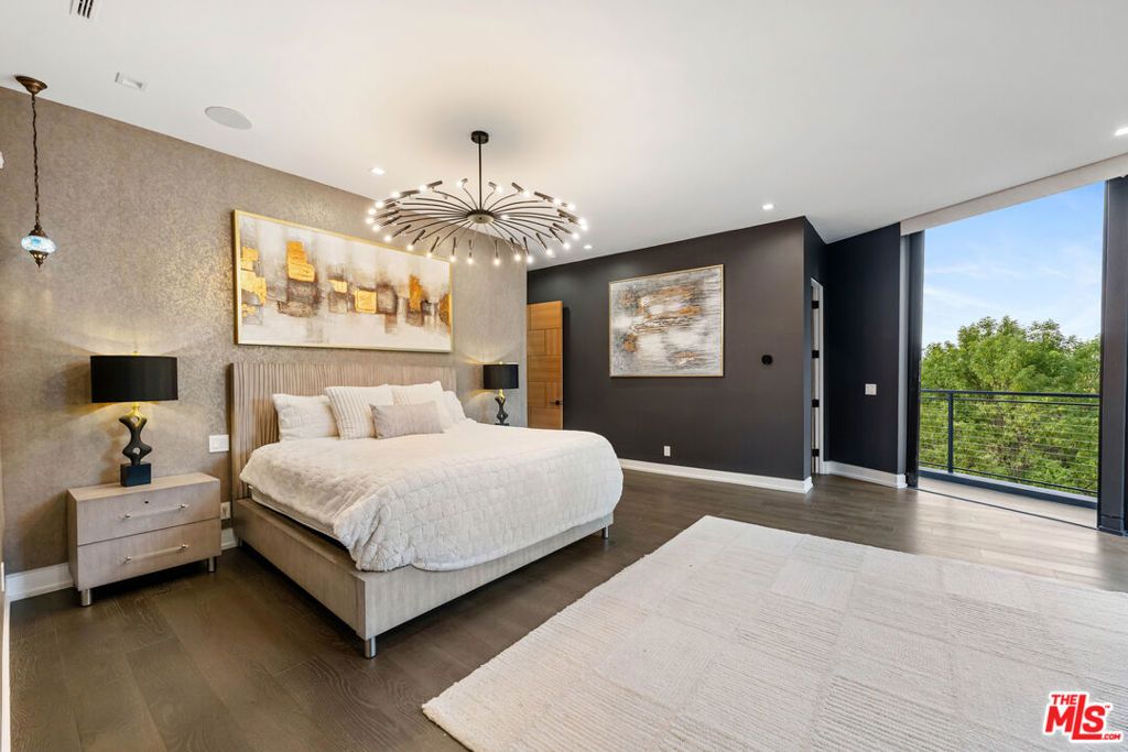 Image 41 of property listing at 3712 Broadlawn Drive, Los Angeles, CA 90068