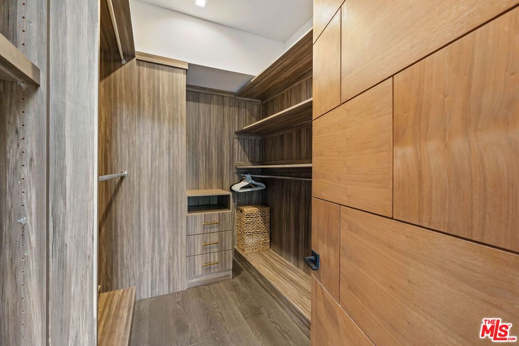 Image 42 of property listing at 3712 Broadlawn Drive, Los Angeles, CA 90068